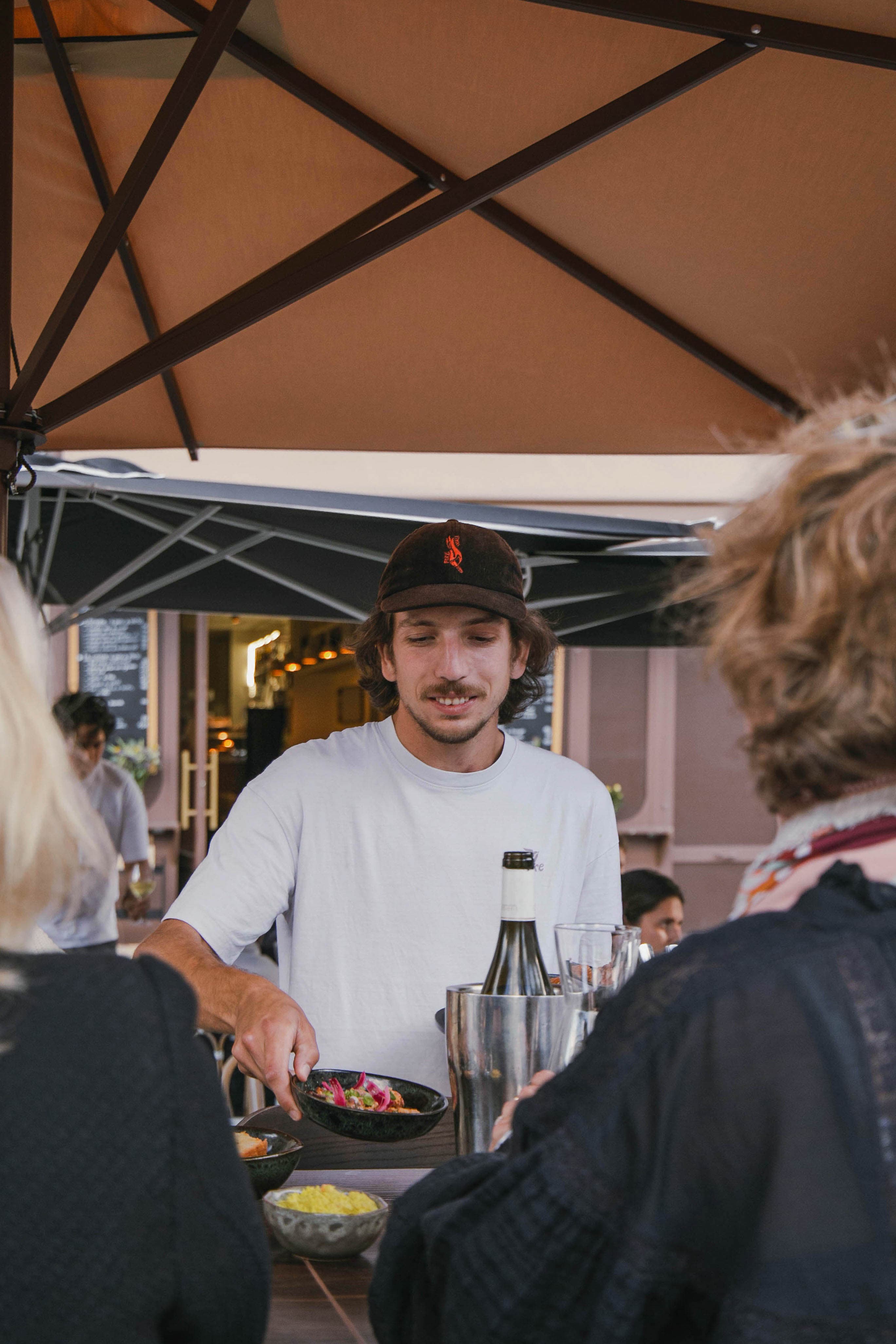 Service en terrasse aux Chartrons
